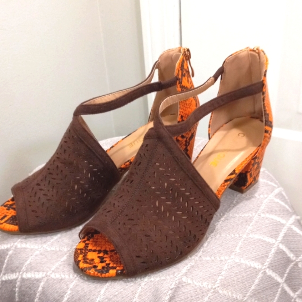 Classique. Sz 7 Med Snake Skin,chunky heel